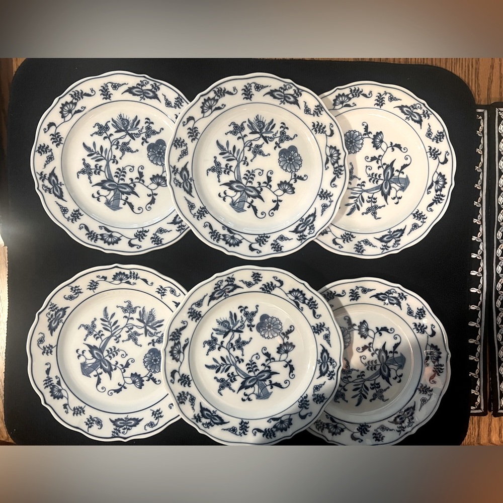 Vintage 6 Blue Danube China & Bread Butter Plates - SIX. Pristine condition.